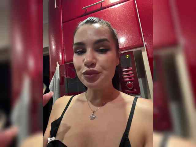 BabyPeach webcam