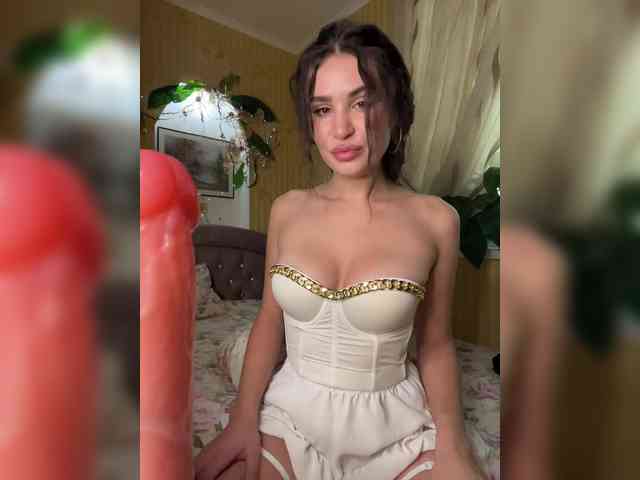 BabyPeach webcam