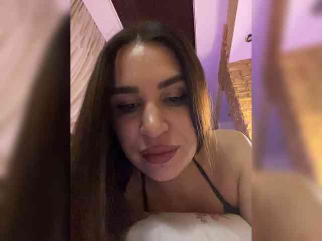 BabyPeach webcam