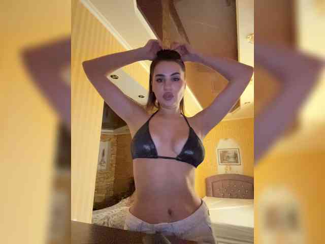 BabyPeach webcam