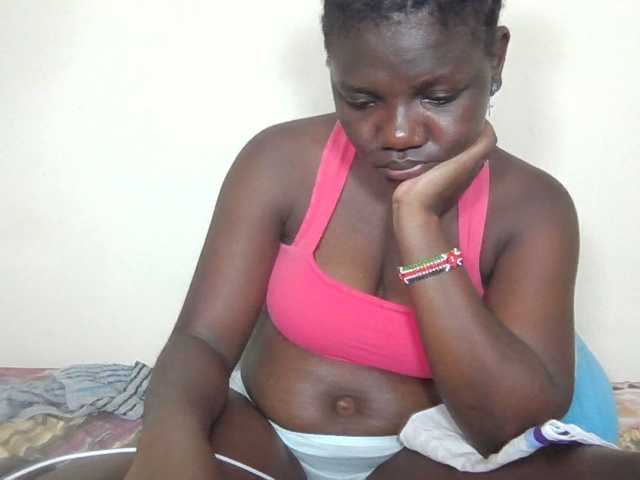 le modèle Ebonysweetcandy est en webcam porno dans un show sur le site bongacams, il possède les tags suivants: Ebony,Brunette,Hairy