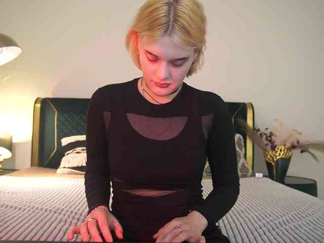モデル: AnnaCandys