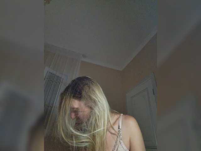 Bloomlaggy live webcam show