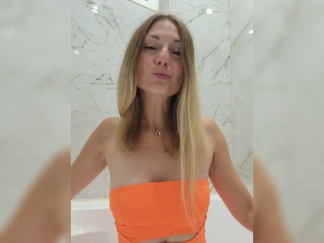Bloomlaggy live webcam show