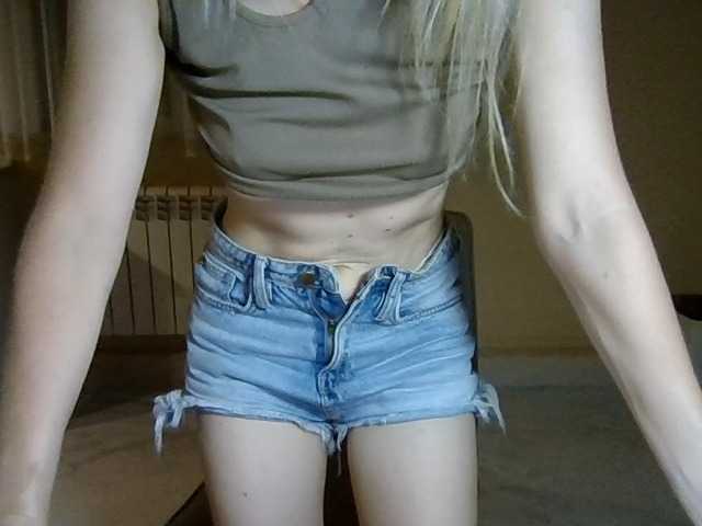 Bloomlaggy live cam on BongaCams