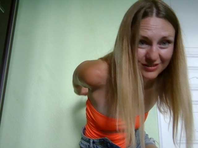 Bloomlaggy live cam on BongaCams