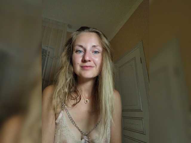 Bloomlaggy live webcam show