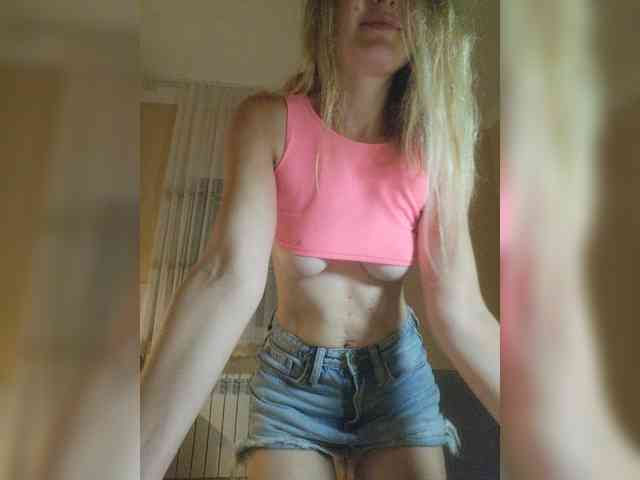Bloomlaggy's cam show statistics and live stream