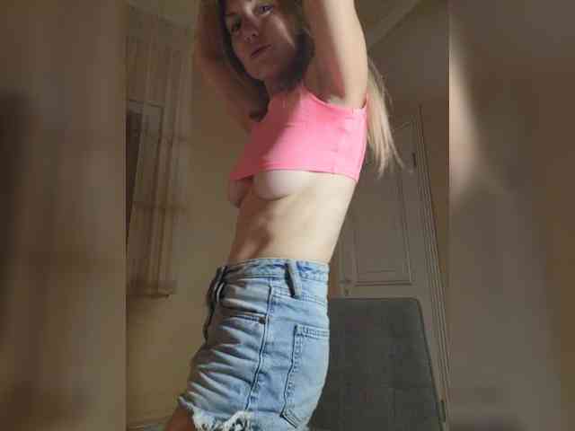 Bloomlaggy Live Webcam on BongaCams