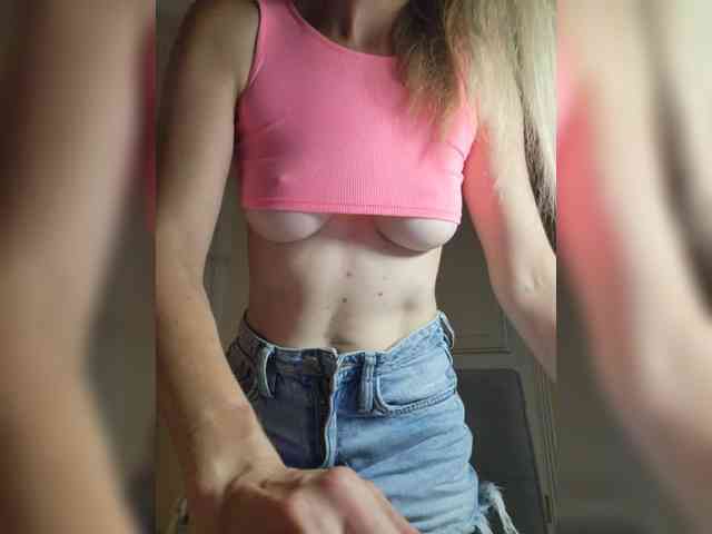 Bloomlaggy Live Webcam on BongaCams