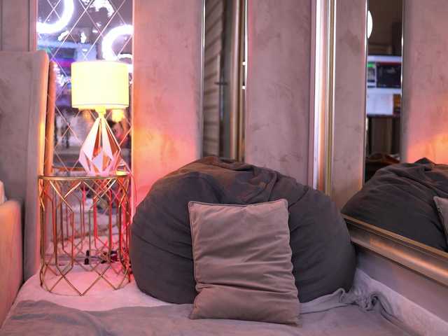 EmmaEmber live cam on BongaCams