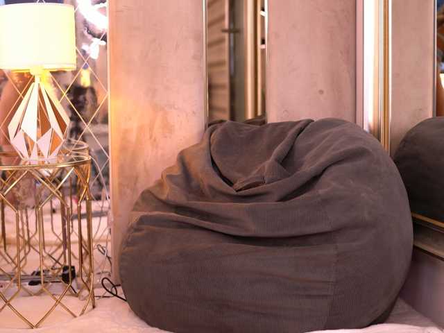 EmmaEmber live cam preview