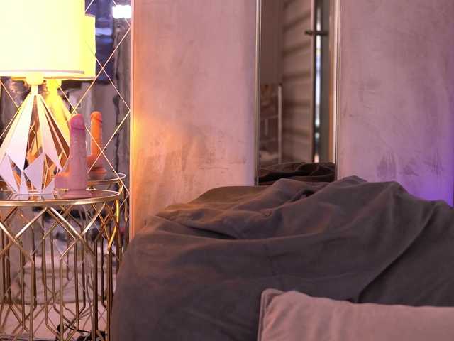EmmaEmber live cam on BongaCams
