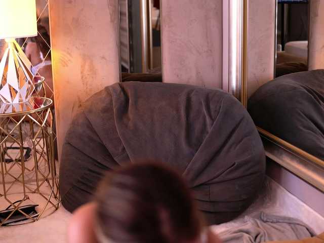 EmmaEmber live cam on BongaCams