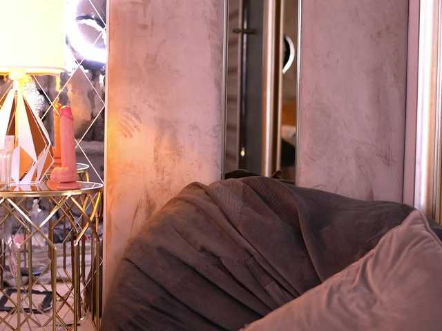 EmmaEmber live webcam show