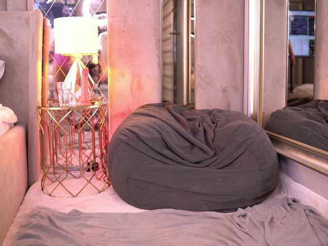 EmmaEmber live cam on BongaCams