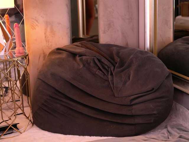 EmmaEmber live webcam show