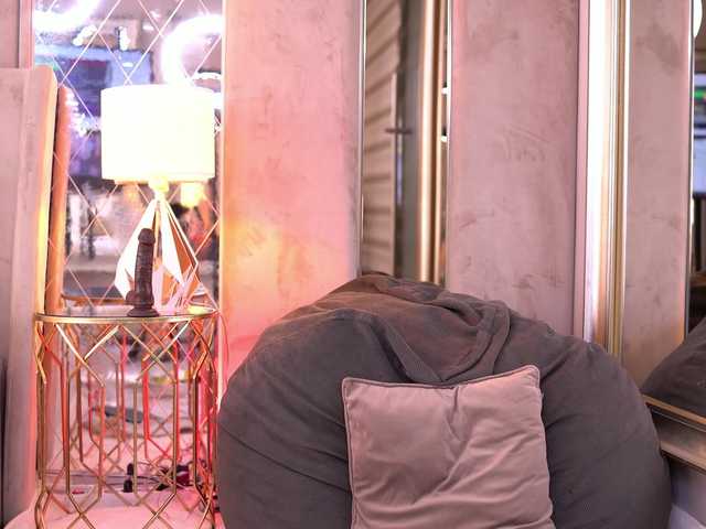 EmmaEmber live cam on BongaCams