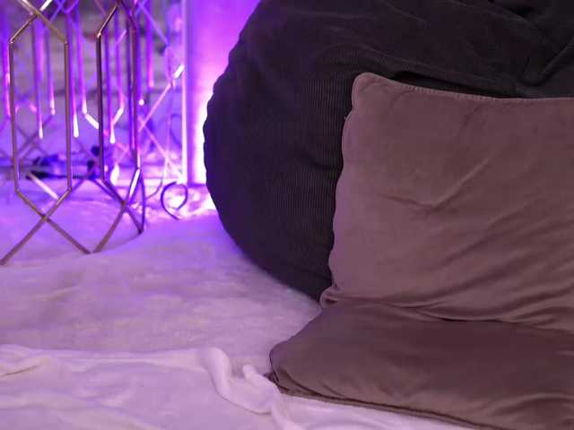 EmmaEmber live cam preview