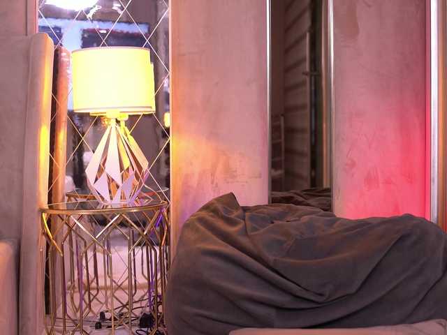 EmmaEmber live cam on BongaCams