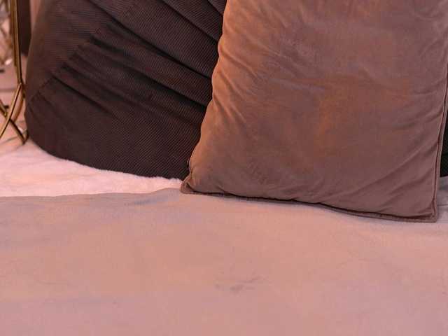 EmmaEmber live cam