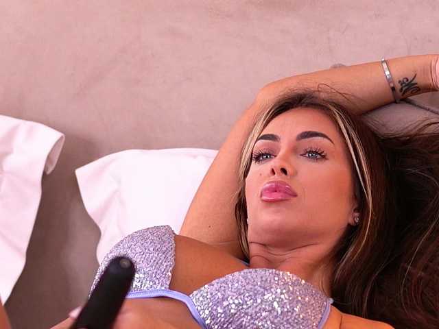 EmmaEmber live webcam show