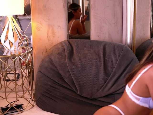 EmmaEmber live cam on BongaCams