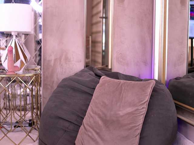 EmmaEmber live cam preview