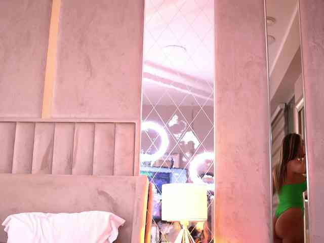 EmmaEmber webcam
