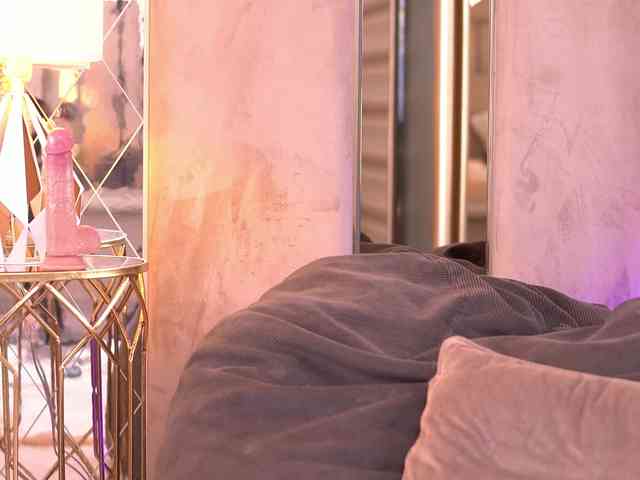 Emmaember's cam show statistics and live stream