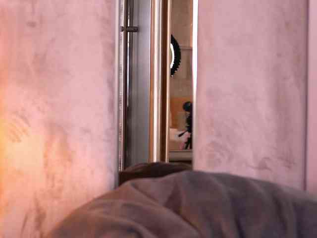 EmmaEmber webcam