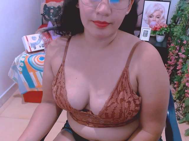 hilaryhot18