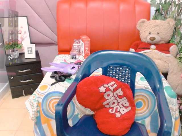 hilaryhot18 live cam on BongaCams