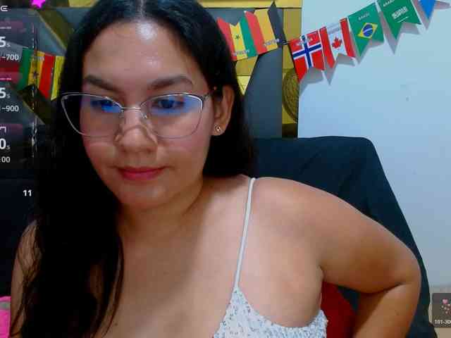 hilaryhot18 webcam