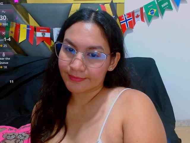 hilaryhot18 webcam