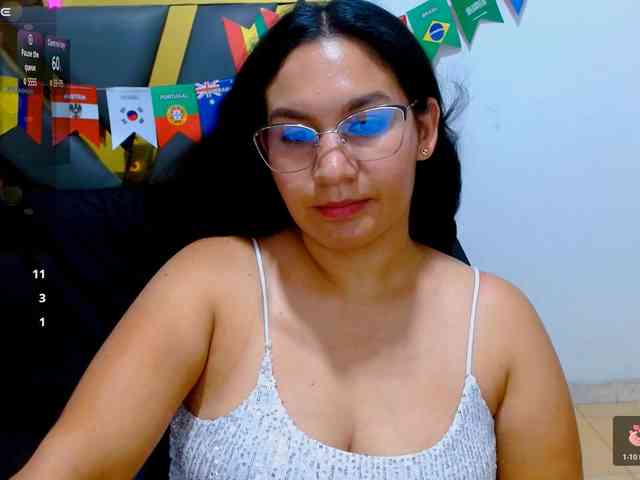 hilaryhot18 webcam