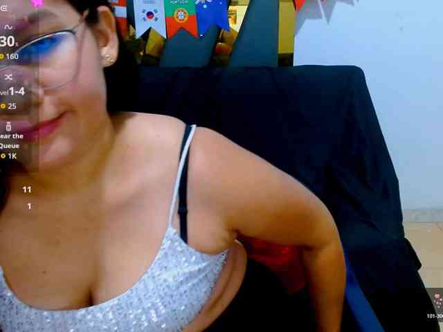 hilaryhot18 webcam