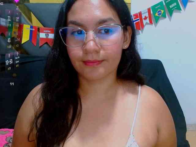 hilaryhot18 webcam