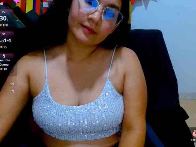 hilaryhot18 webcam