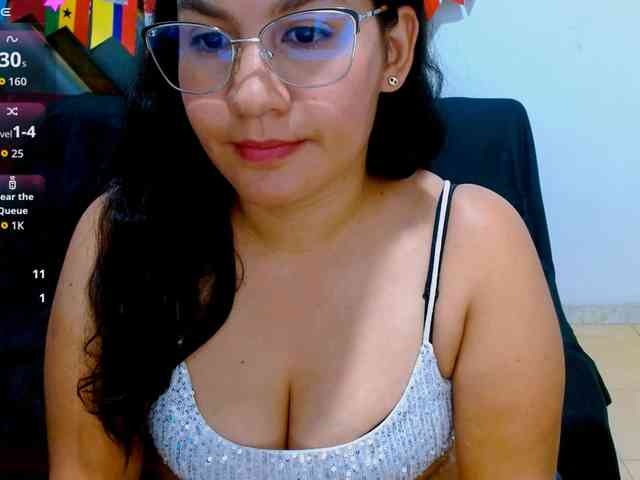hilaryhot18 webcam