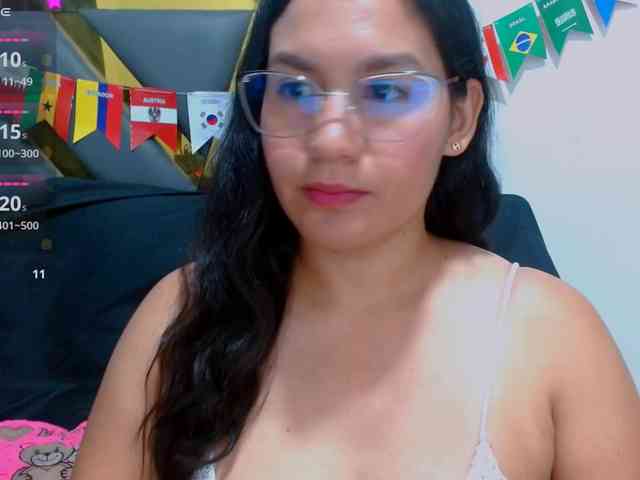 hilaryhot18 webcam