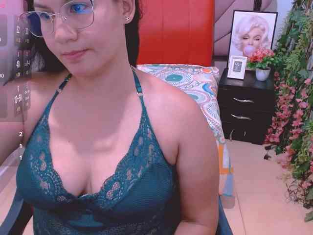 hilaryhot18