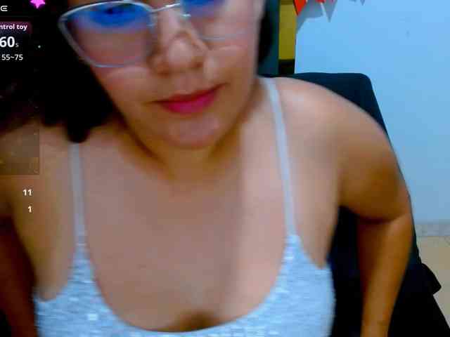 hilaryhot18 webcam