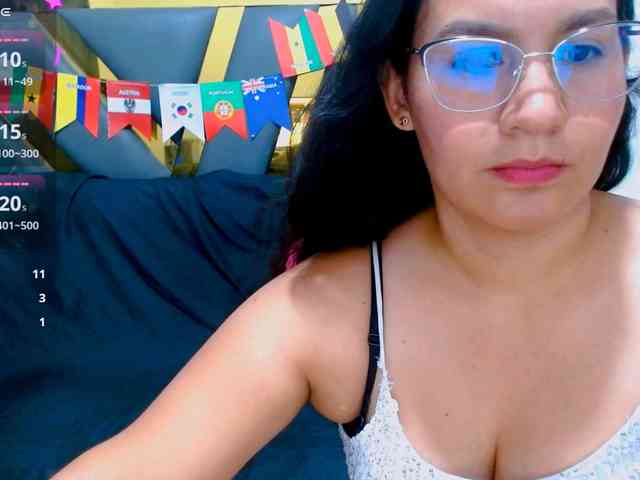hilaryhot18 webcam