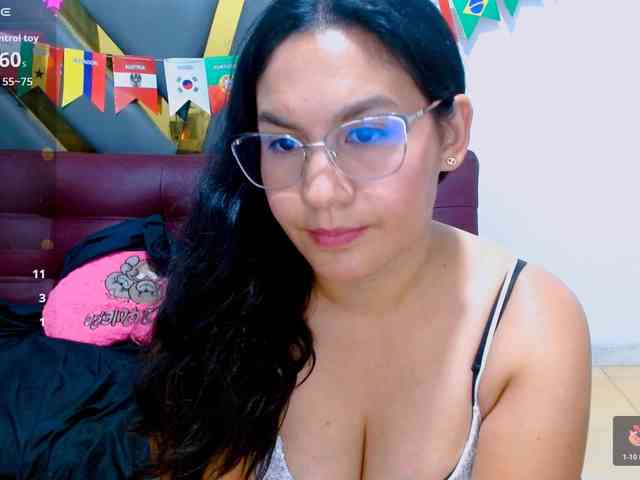 hilaryhot18 webcam