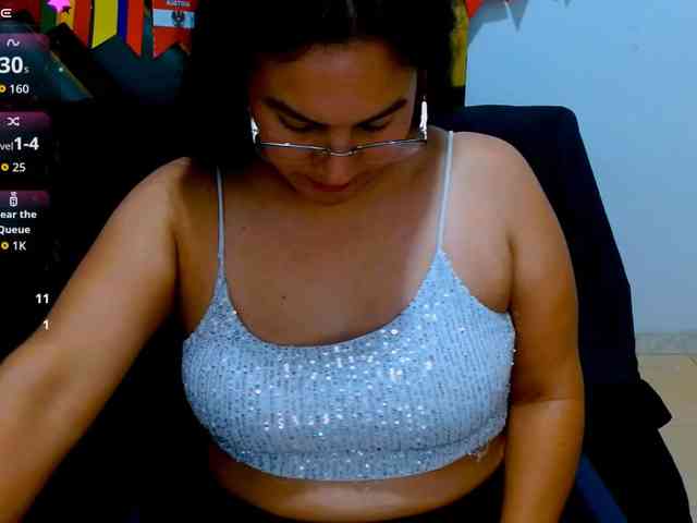 hilaryhot18 webcam
