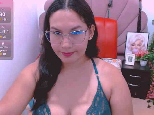 hilaryhot18 webcam