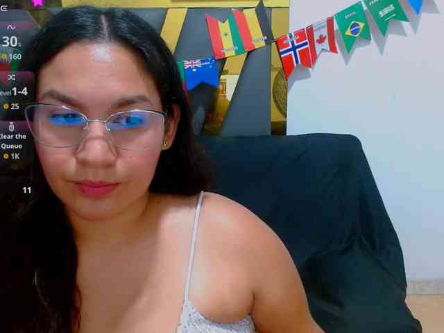 hilaryhot18 webcam
