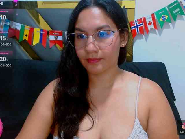 hilaryhot18 webcam