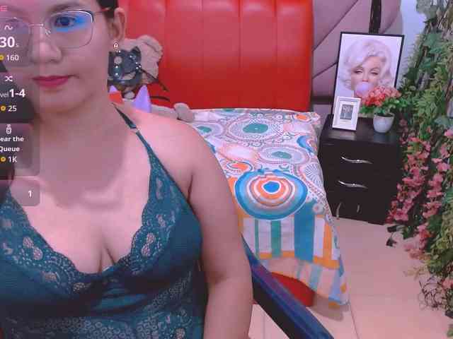 hilaryhot18 webcam